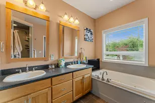 212 NW Canyon View Dr, Grants Pass, OR 97526 - Photo 25