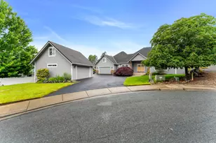 212 NW Canyon View Dr, Grants Pass, OR 97526 - Photo 1