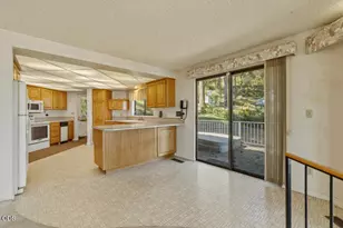 1885 Lakeshore Dr, Klamath Falls, OR 97601 - Photo 17