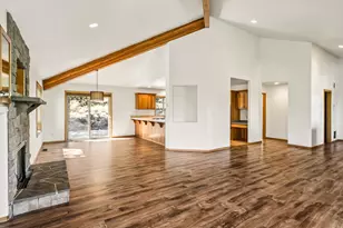 2863 NW Fairway Heights Dr, Bend, OR 97703 - Photo 3