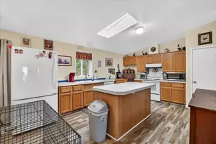 483 Wren Ridge Dr, Eagle Point, OR 97524 - Photo 9