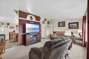 483 Wren Ridge Dr, Eagle Point, OR 97524 - Photo 3