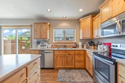 850 NW Quince Avenue, Redmond, OR 97756 - Photo 9