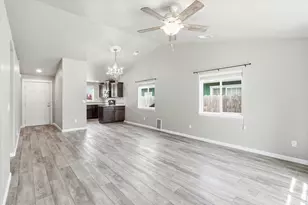 518 Woodlark Dr, Medford, OR 97501 - Photo 5