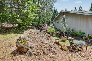 758 Summit Loop, Grants Pass, OR 97527 - Photo 19