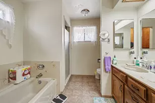 758 Summit Loop, Grants Pass, OR 97527 - Photo 37