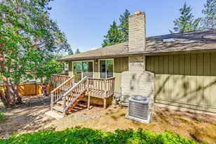 1105 Ivy Ln, Ashland, OR 97520 - Photo 3