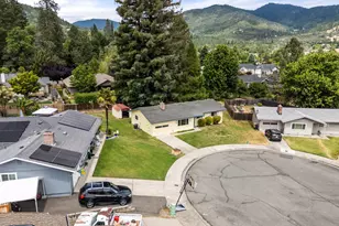 1950 NW Michelle Way, Grants Pass, OR 97526 - Photo 43