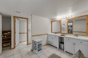 64145 Hunnell Rd, Bend, OR 97703 - Photo 49