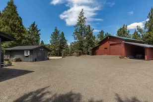 63425 Deschutes Market Rd, Bend, OR 97701 - Photo 3