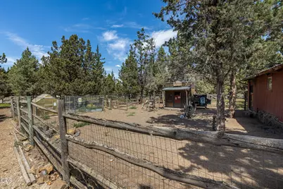 63425 Deschutes Market Road, Bend, OR 97701 - Photo 31
