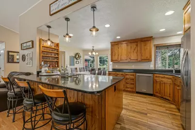 16320 Hillcrest Road, Klamath Falls, OR 97603 - Photo 9