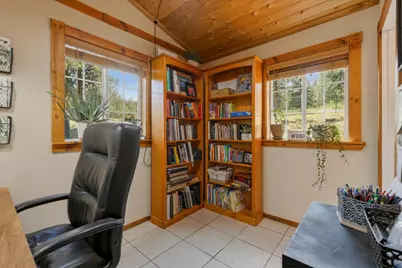 16320 Hillcrest Road, Klamath Falls, OR 97603 - Photo 15