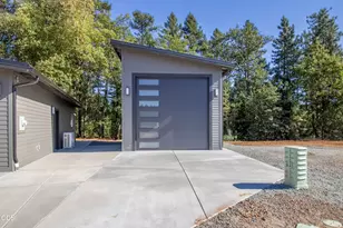 417 Rilynn Ln, Cave Junction, OR 97523 - Photo 29