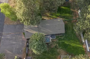 21025 Denning Dr, Bend, OR 97702 - Photo 5