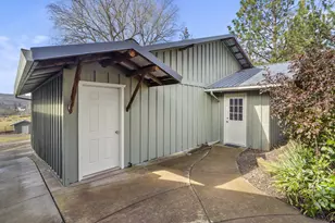 1305 Butte Falls Hwy, Eagle Point, OR 97524 - Photo 25
