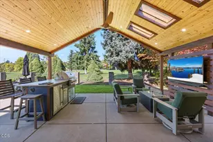 3153 Pepperwood Dr, Medford, OR 97504 - Photo 11