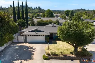 141 Southridge Way, Grants Pass, OR 97527 - Photo 3