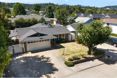 141 Southridge Way, Grants Pass, OR 97527 - Photo 5