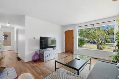 8703 NE Sacramento Street, Portland, OR 97220 - Photo 5