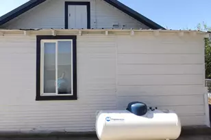 411 SE Evergreen Ave, Redmond, OR 97756 - Photo 9