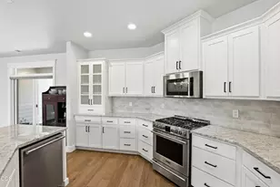 409 Sand Pointe Dr, Central Point, OR 97502 - Photo 17