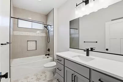 409 Sand Pointe Drive, Central Point, OR 97502 - Photo 13