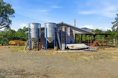 1299 Or-234, Eagle Point, OR 97524 - Photo 35