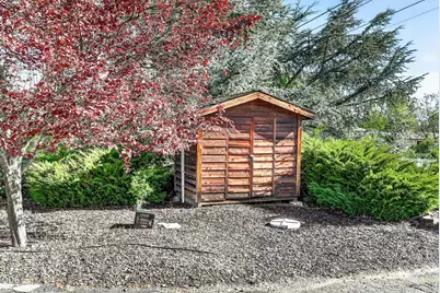 2076 Magnolia Avenue, Medford, OR 97501 - Photo 5