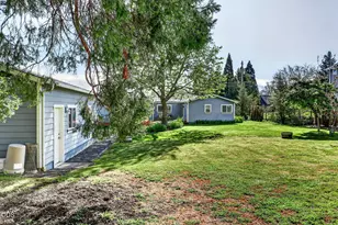 2076 Magnolia Ave, Medford, OR 97501 - Photo 35
