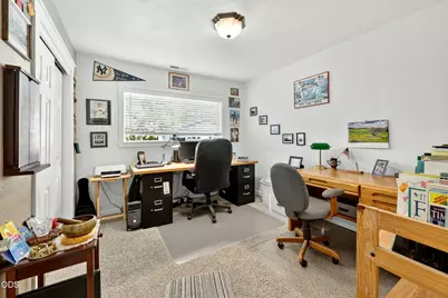 2076 Magnolia Avenue, Medford, OR 97501 - Photo 19