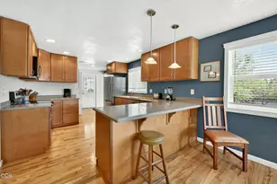 2076 Magnolia Ave, Medford, OR 97501 - Photo 11