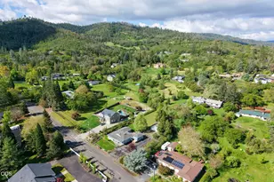 2076 Magnolia Ave, Medford, OR 97501 - Photo 39