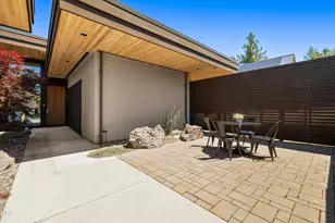 19015 Park Commons Dr, Bend, OR 97703 - Photo 49