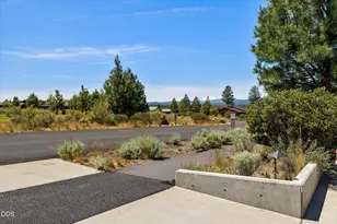 19015 Park Commons Dr, Bend, OR 97703 - Photo 53