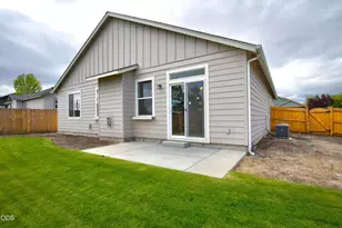 2727 NE 6th Dr, Redmond, OR 97756 - Photo 17