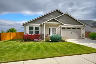 2727 NE 6th Dr, Redmond, OR 97756 - Photo 1