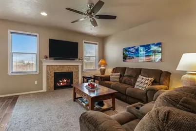 2727 NE 6th Drive, Redmond, OR 97756 - Photo 3
