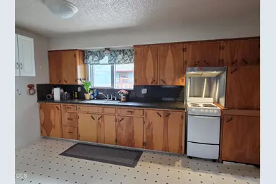 1716 SW K Street, Grants Pass, OR 97526 - Photo 3