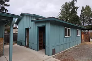 1716 SW K St, Grants Pass, OR 97526 - Photo 11