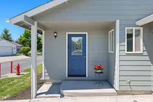 2474 NE Rosemary Dr, Bend, OR 97701 - Photo 3