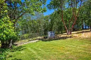 799 Three Pines Rd, Grants Pass, OR 97526 - Photo 19