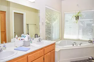 799 Three Pines Rd, Grants Pass, OR 97526 - Photo 11
