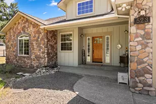 523 E Forks Cir, Cave Junction, OR 97523 - Photo 7