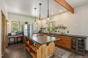 17186 Hwy 126, Sisters, OR 97759 - Photo 9