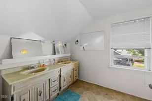 139 N Columbus Ave, Medford, OR 97501 - Photo 23