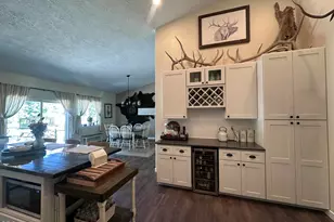 34541 Castle Dr, Chiloquin, OR 97624 - Photo 3