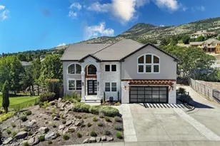 1013 Roxy Ann Rd, Medford, OR 97504 - Photo 1