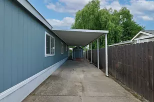 1570 S Peach St, Medford, OR 97501 - Photo 25
