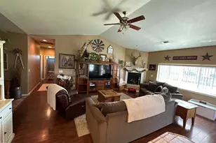 31830 Union St, Bonanza, OR 97623 - Photo 9